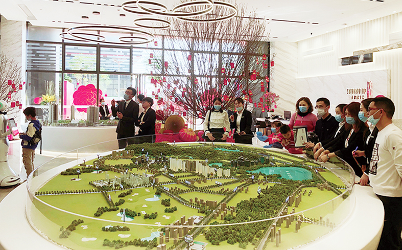 春節(jié)期間看樓的客戶絡(luò)繹不絕。.jpg 春節(jié)期間看樓的客戶絡(luò)繹不絕。.jpg